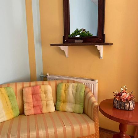 Guest House Misha Petrevene Екстер'єр фото