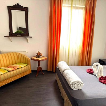 Guest House Misha Petrevene Екстер'єр фото