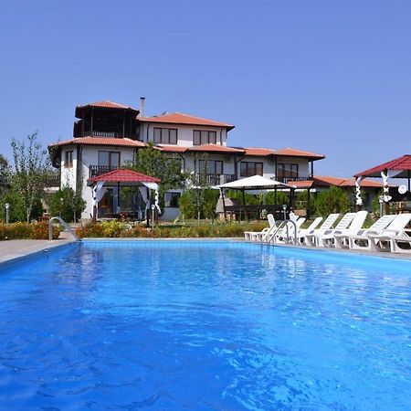 Guest House Misha Petrevene Екстер'єр фото