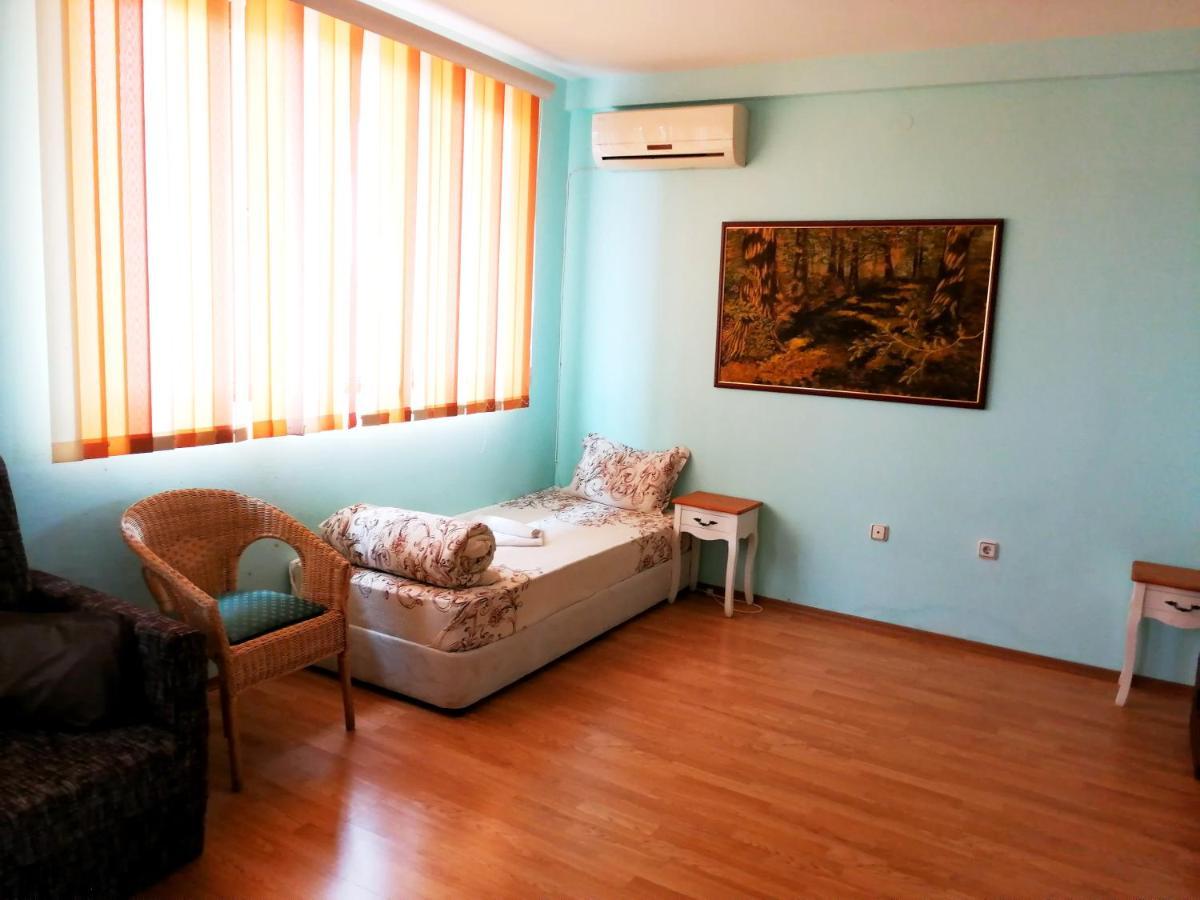 Guest House Misha Petrevene Екстер'єр фото