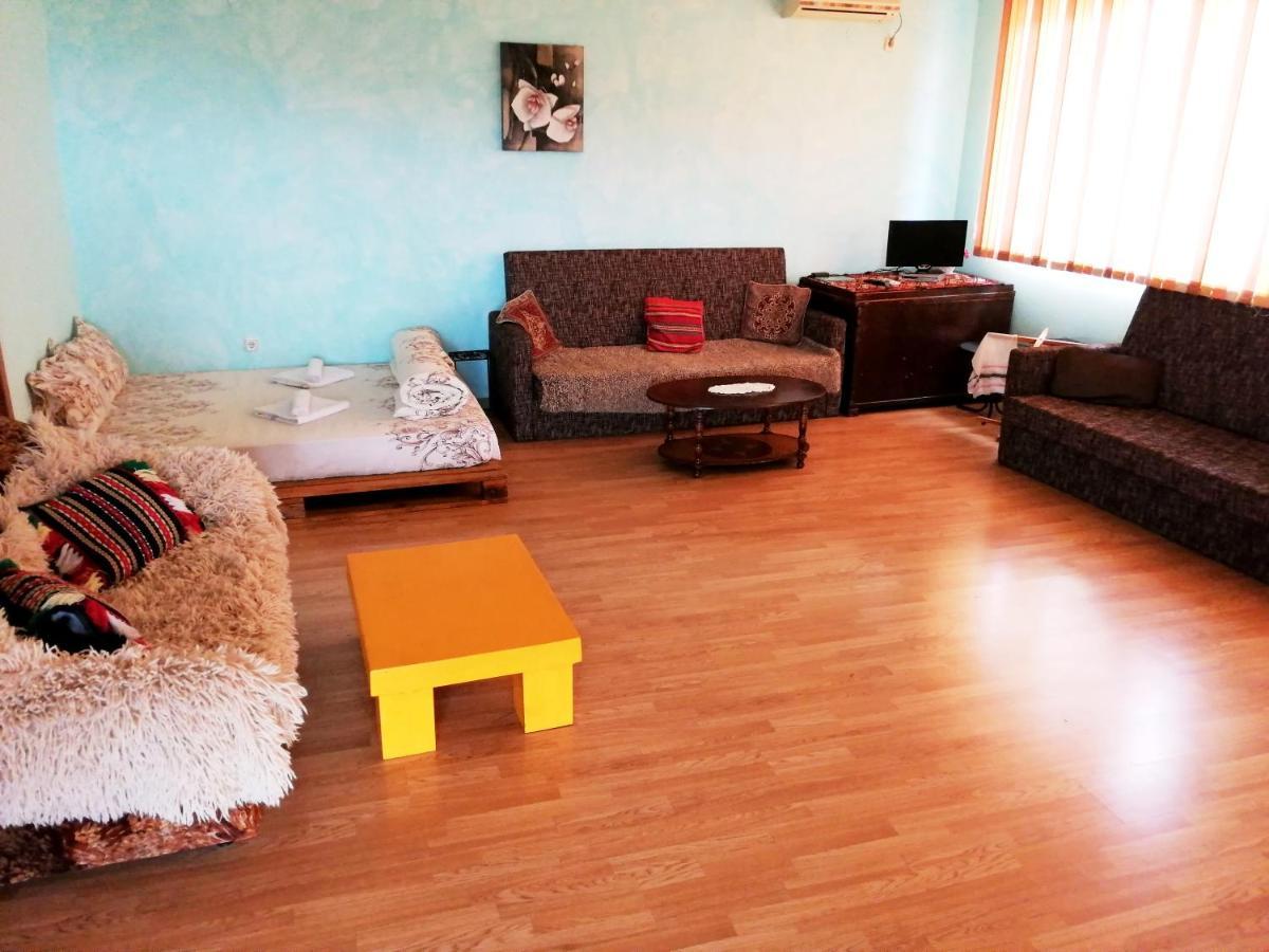 Guest House Misha Petrevene Екстер'єр фото