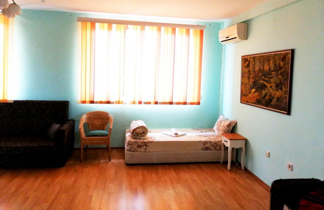 Guest House Misha Petrevene Екстер'єр фото