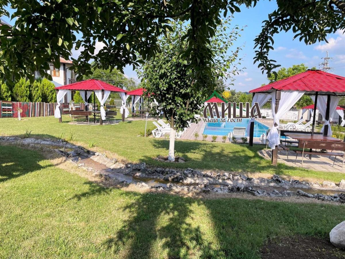 Guest House Misha Petrevene Екстер'єр фото