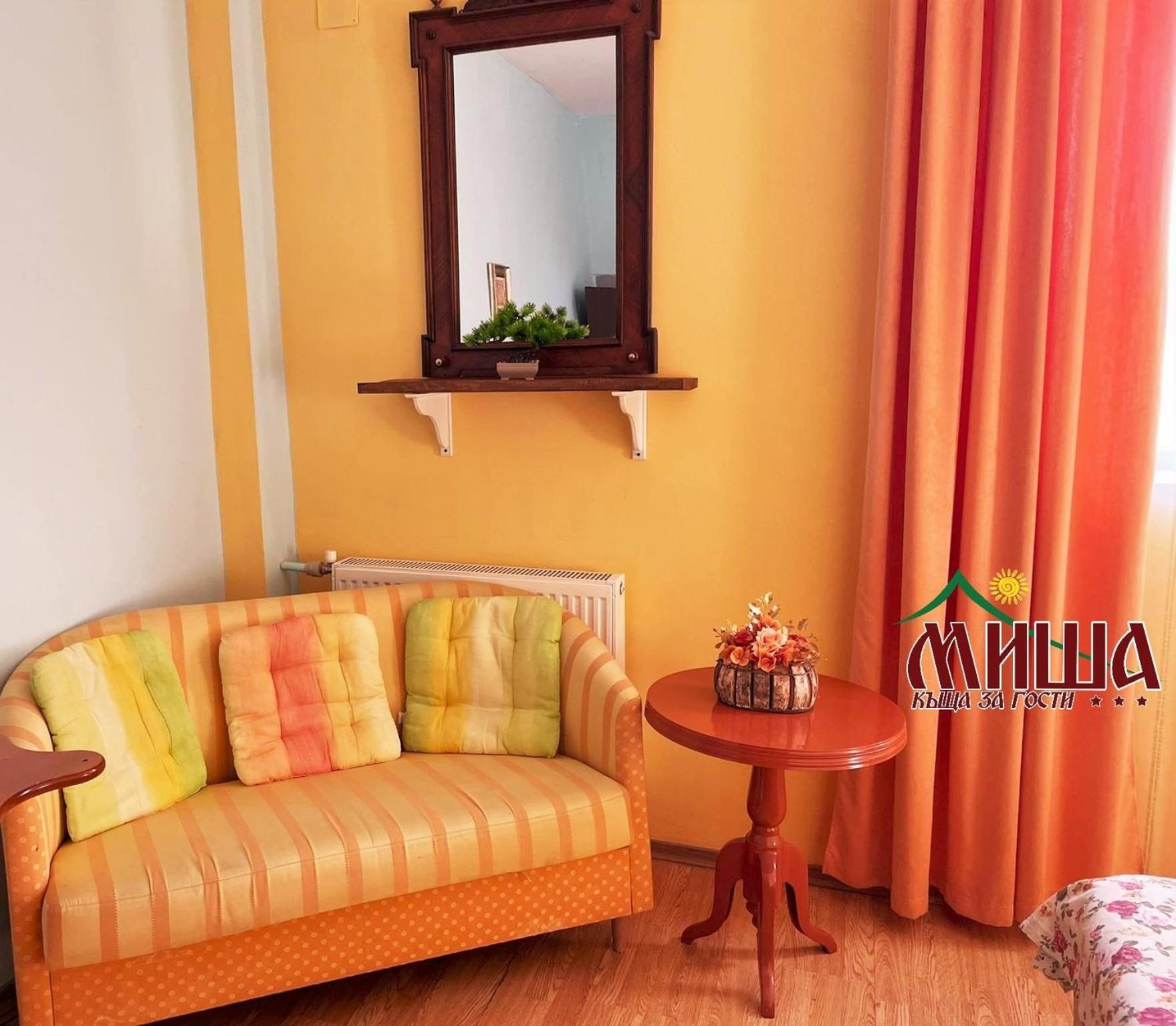 Guest House Misha Petrevene Екстер'єр фото