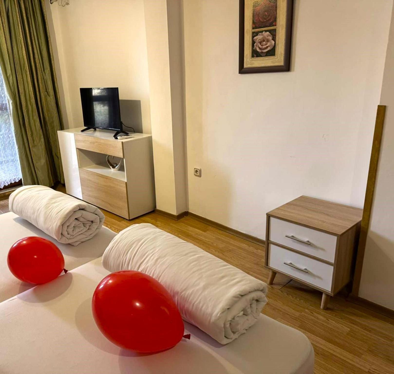 Guest House Misha Petrevene Екстер'єр фото