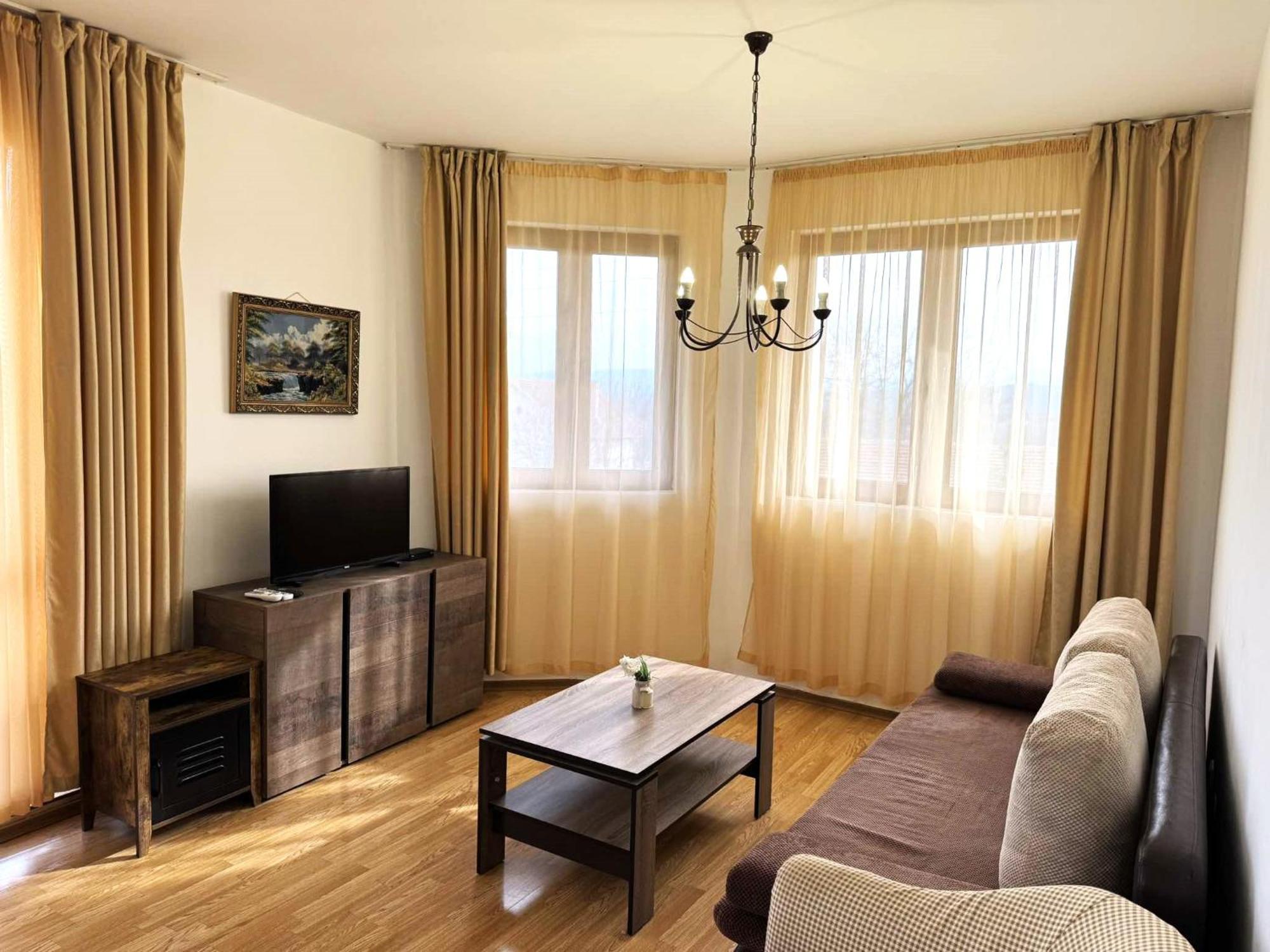 Guest House Misha Petrevene Екстер'єр фото
