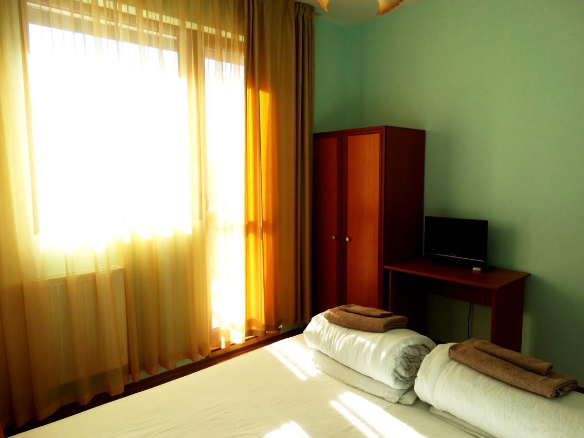 Guest House Misha Petrevene Екстер'єр фото