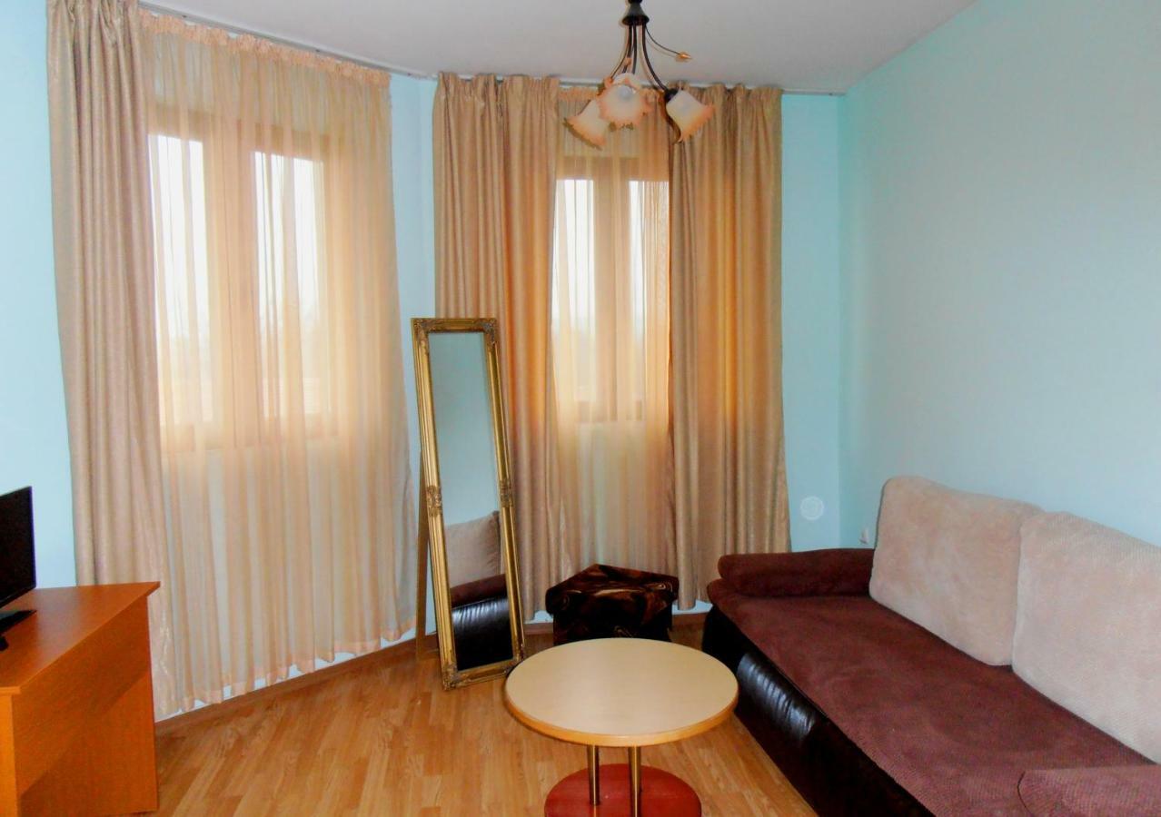 Guest House Misha Petrevene Екстер'єр фото