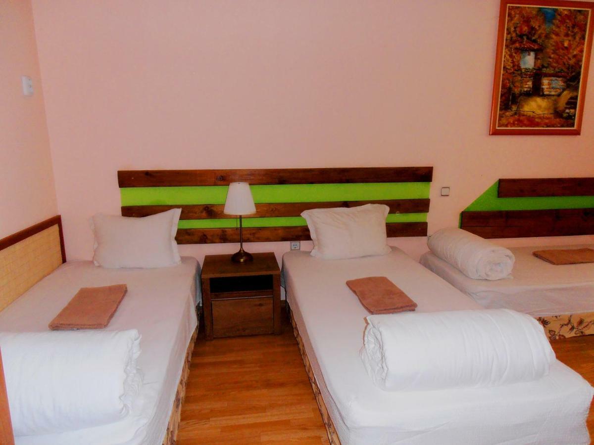 Guest House Misha Petrevene Екстер'єр фото