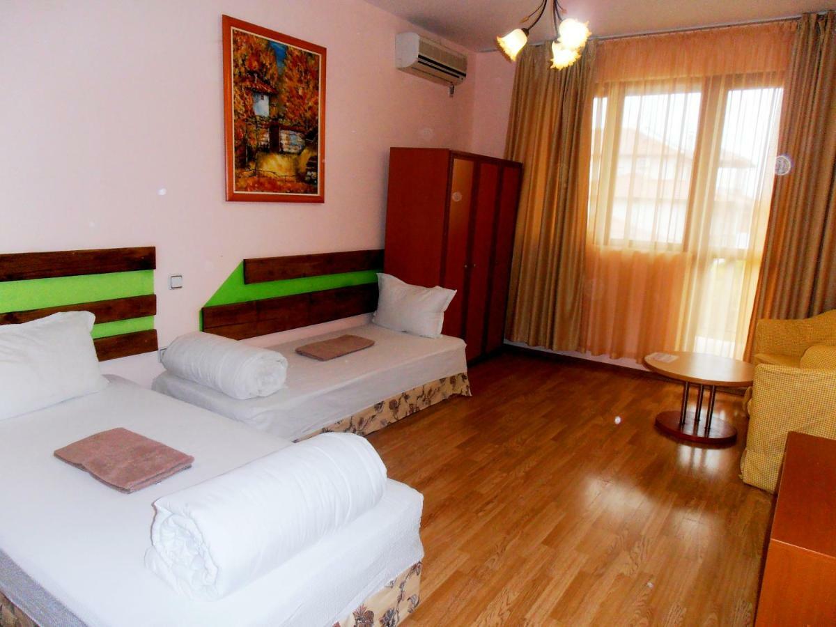 Guest House Misha Petrevene Екстер'єр фото