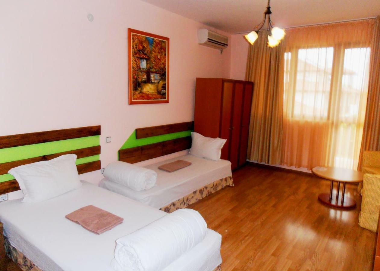 Guest House Misha Petrevene Екстер'єр фото