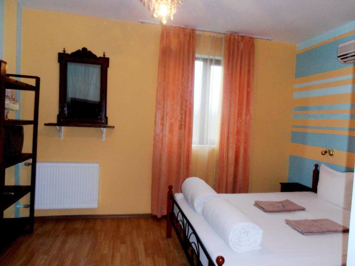 Guest House Misha Petrevene Екстер'єр фото