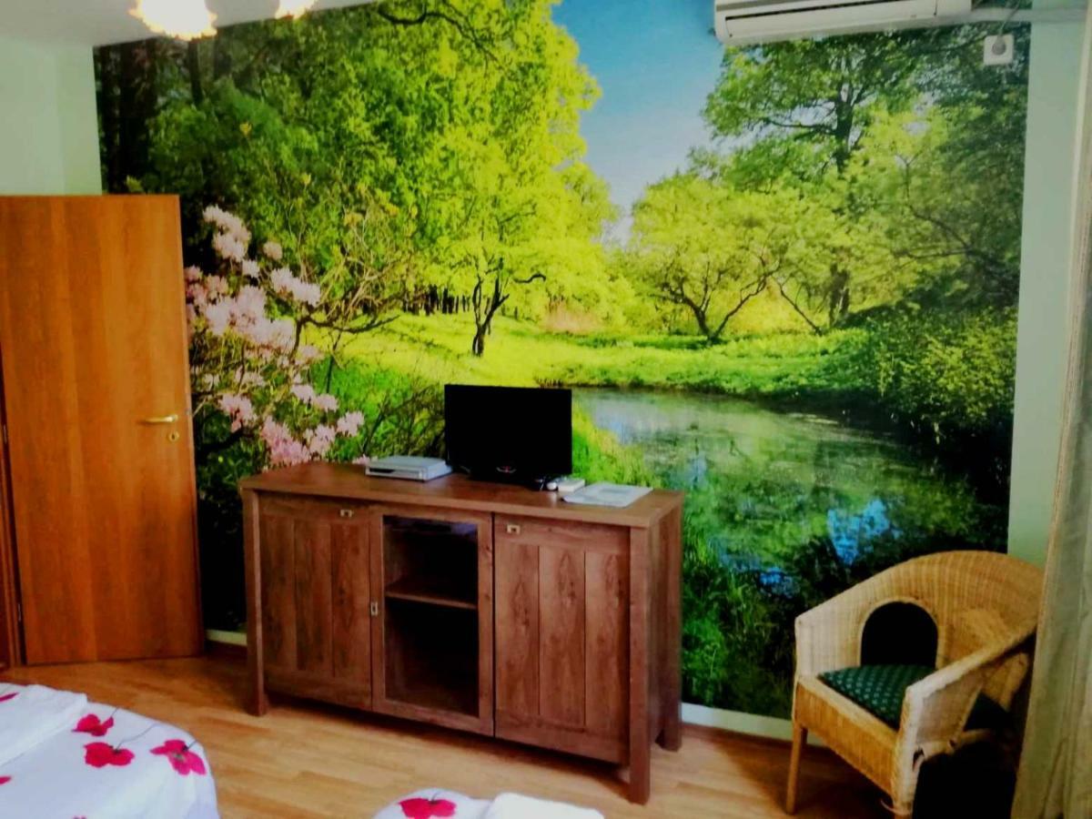 Guest House Misha Petrevene Екстер'єр фото