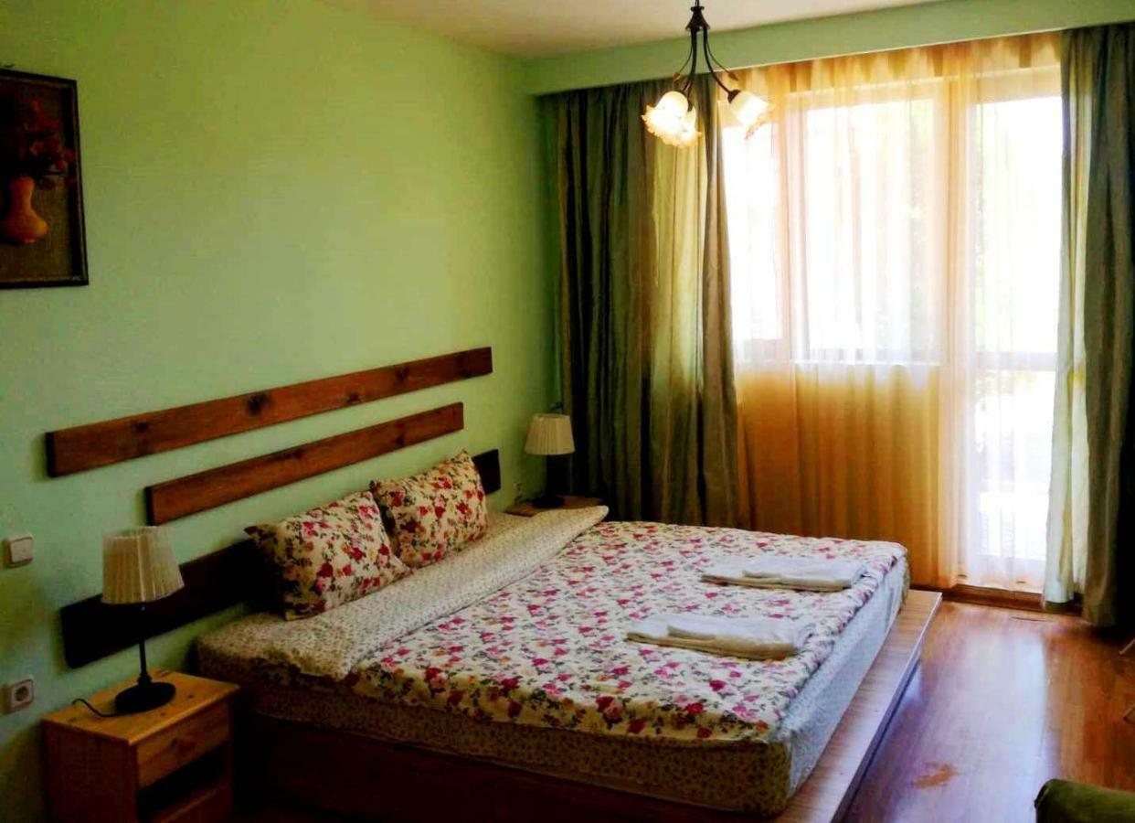 Guest House Misha Petrevene Екстер'єр фото