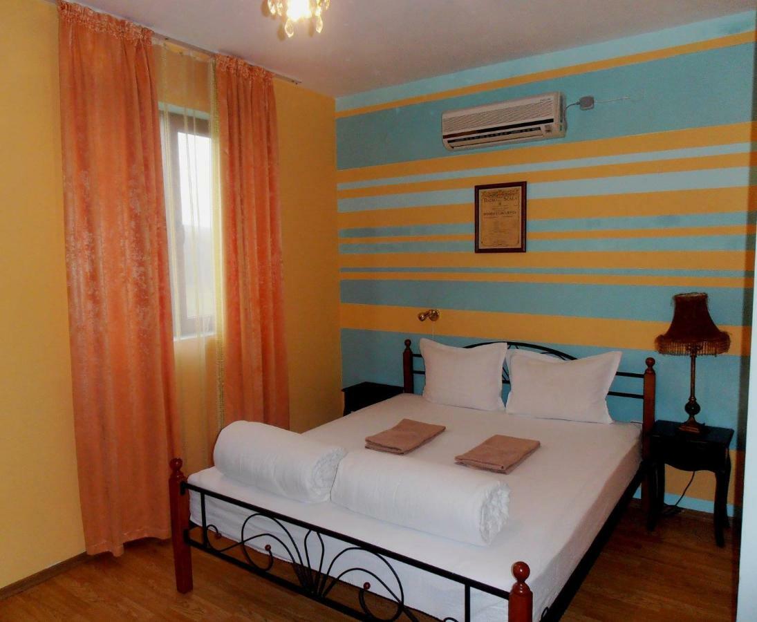 Guest House Misha Petrevene Екстер'єр фото