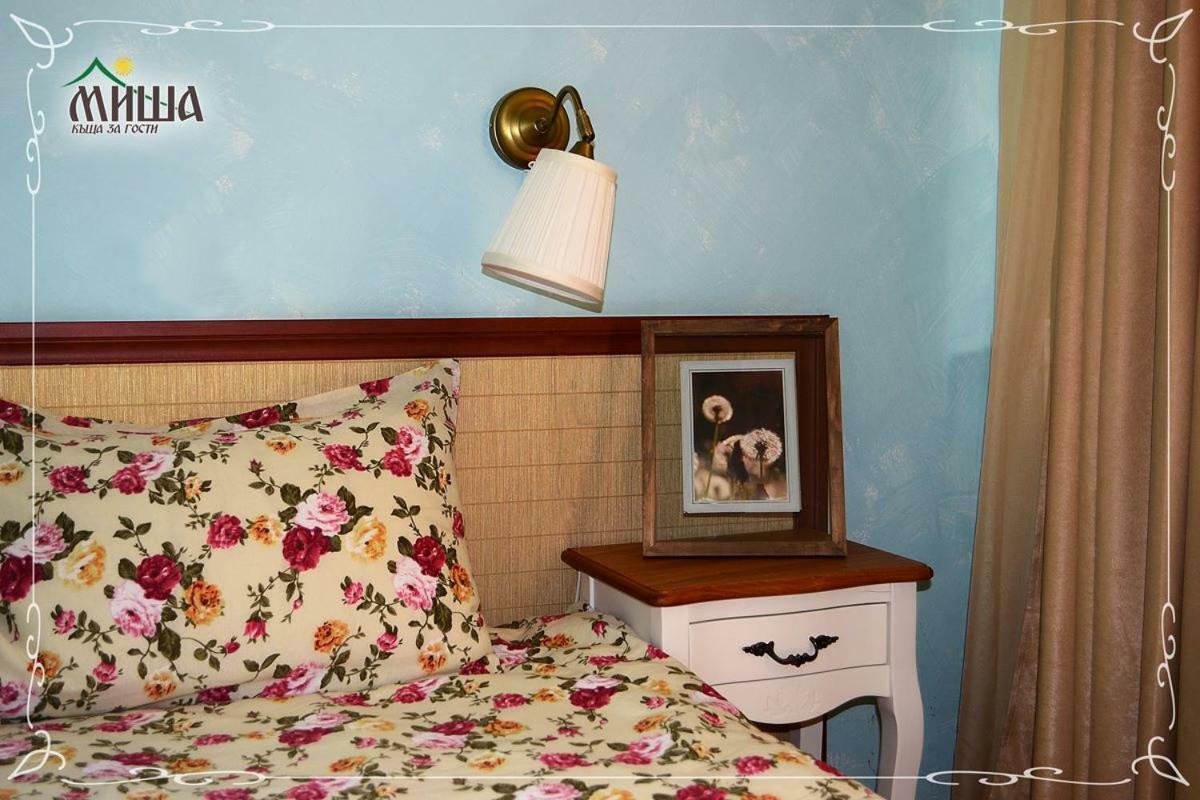 Guest House Misha Petrevene Екстер'єр фото