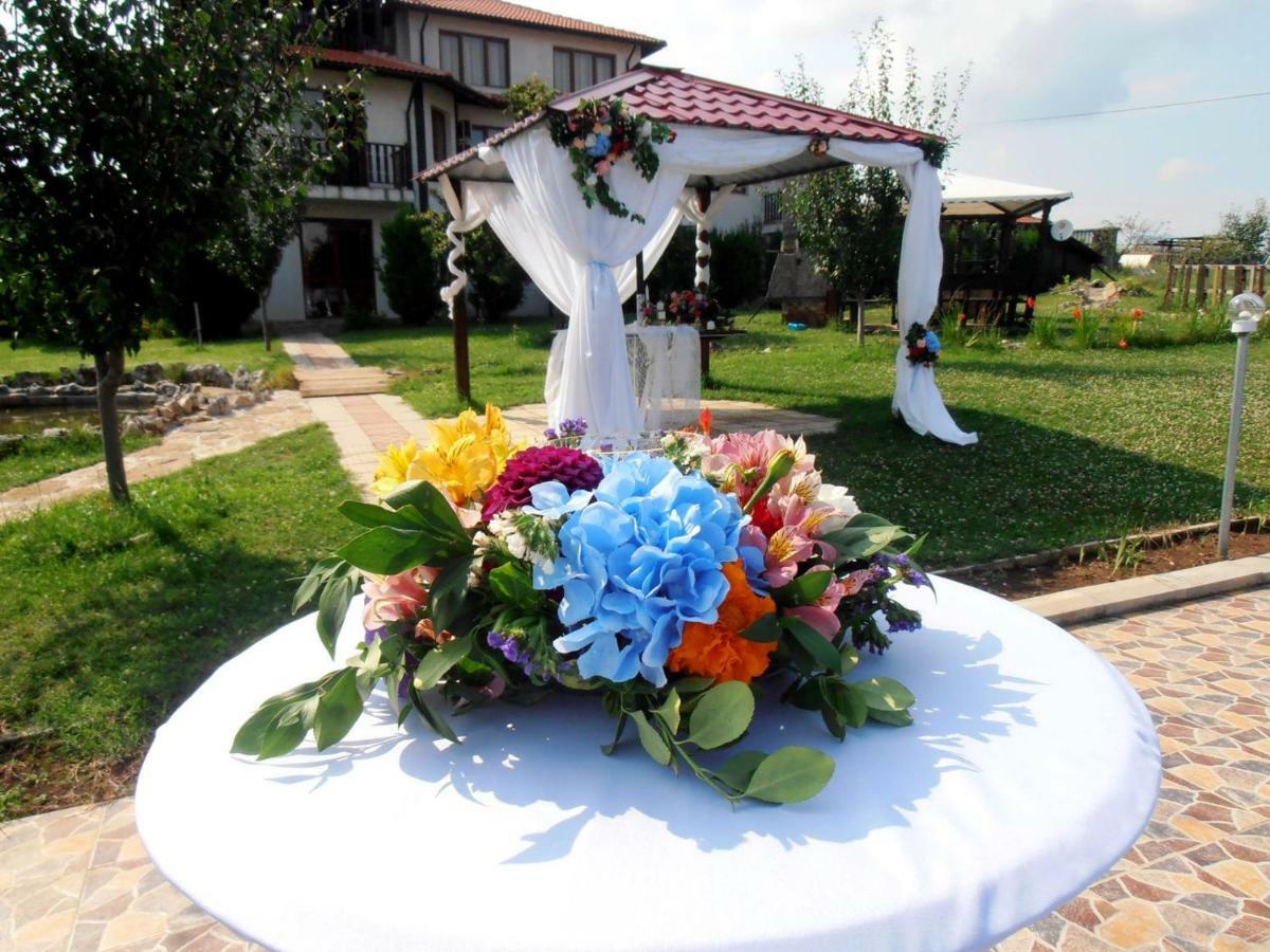 Guest House Misha Petrevene Екстер'єр фото